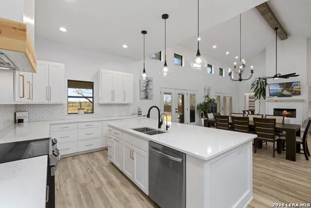 200 OAK FIELDS DR Floresville, TX 78114