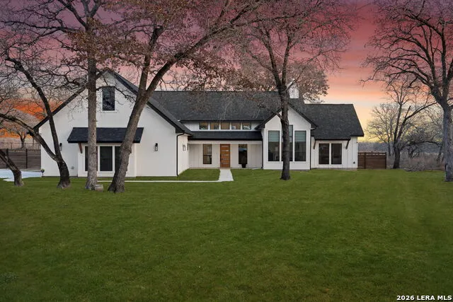200 OAK FIELDS DR Floresville, TX 78114