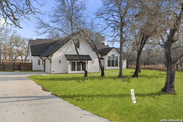 200 OAK FIELDS DR Floresville, TX 78114