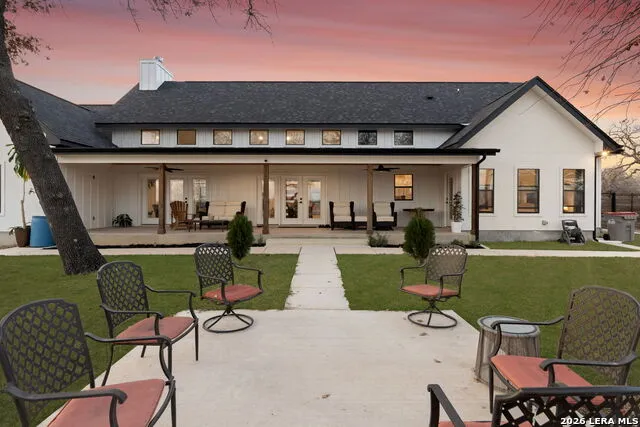 200 OAK FIELDS DR Floresville, TX 78114
