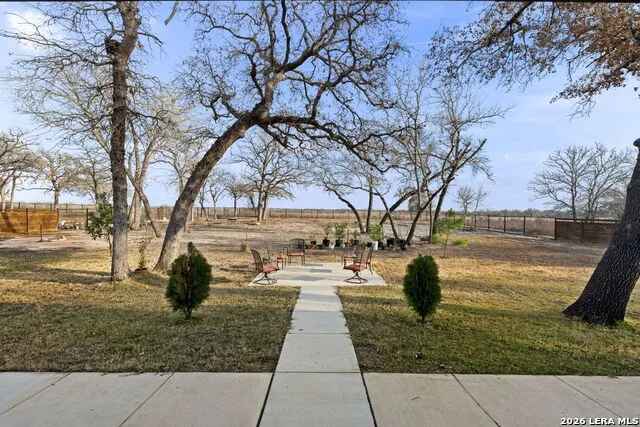 200 OAK FIELDS DR Floresville, TX 78114