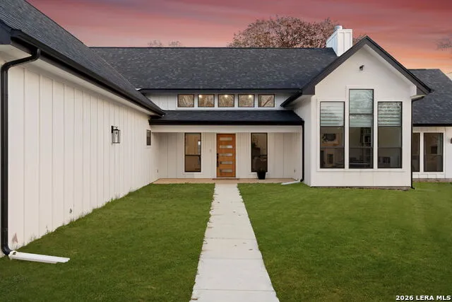 200 OAK FIELDS DR Floresville, TX 78114