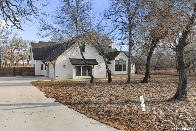 200 OAK FIELDS DR Floresville, TX 78114