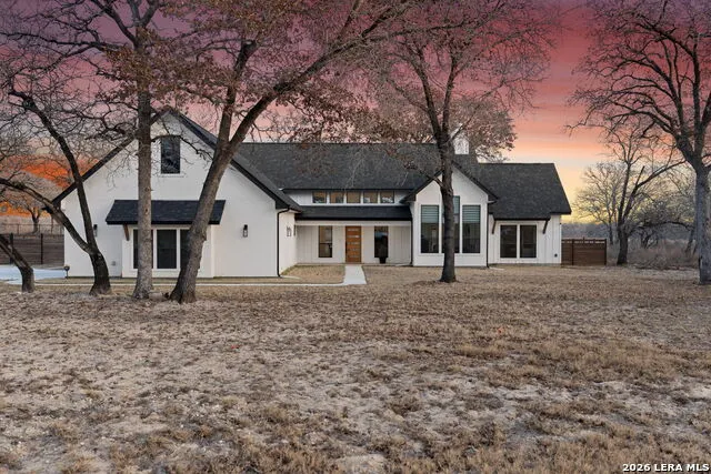 200 OAK FIELDS DR Floresville, TX 78114
