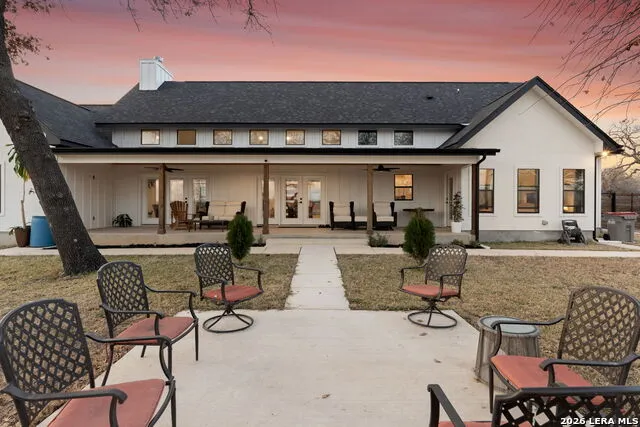 200 OAK FIELDS DR Floresville, TX 78114