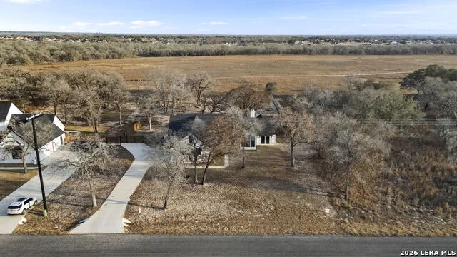 200 OAK FIELDS DR Floresville, TX 78114
