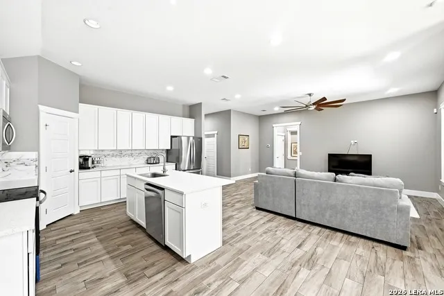 210 TAHITIAN DR Bastrop, TX 78602