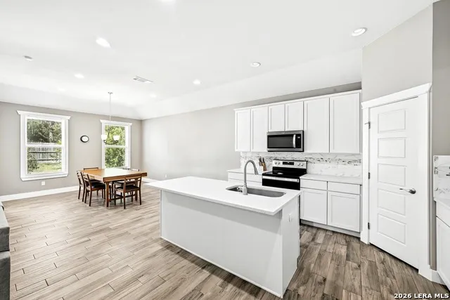 210 TAHITIAN DR Bastrop, TX 78602