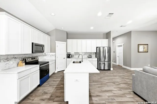 210 TAHITIAN DR Bastrop, TX 78602