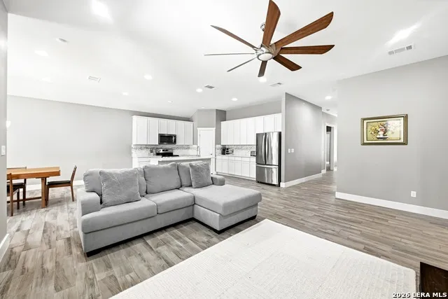 210 TAHITIAN DR Bastrop, TX 78602