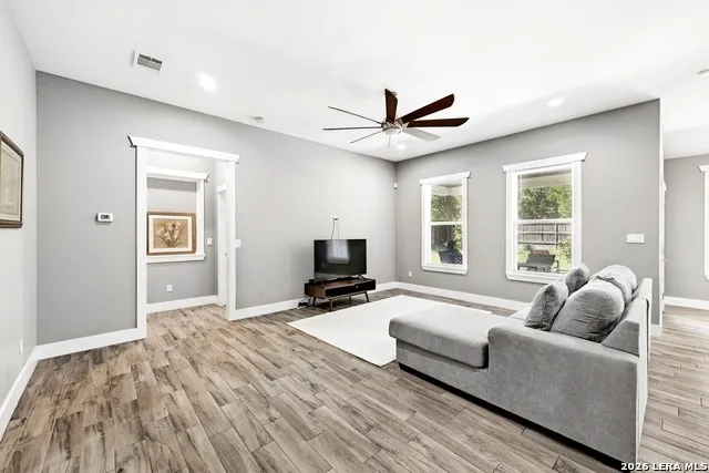 210 TAHITIAN DR Bastrop, TX 78602