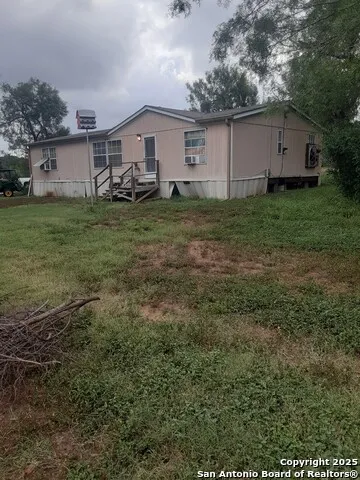 250 Private Road 6620 Devine, TX 78016