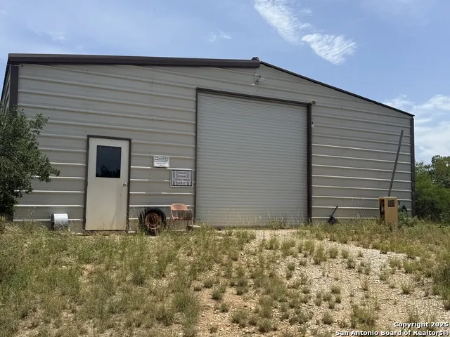 250 Private Road 6620 Devine, TX 78016