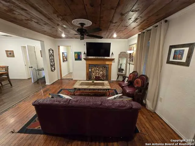 1020 Mission Rd San Antonio, TX 78210