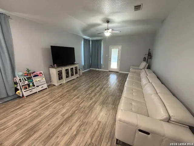 4913 Drovers St Hedwig, TX 78152