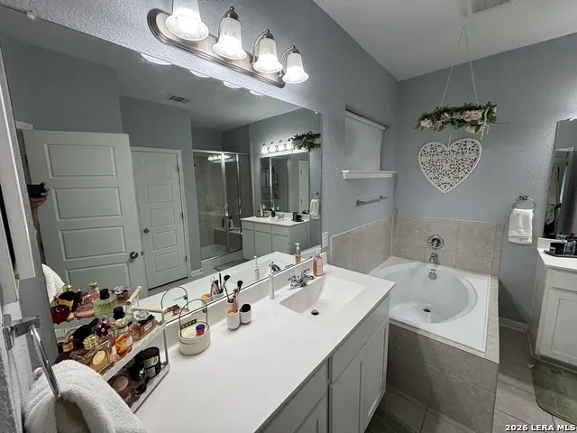 4913 Drovers St Hedwig, TX 78152