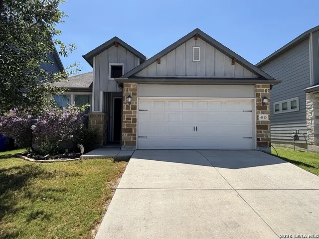 4913 Drovers St Hedwig, TX 78152