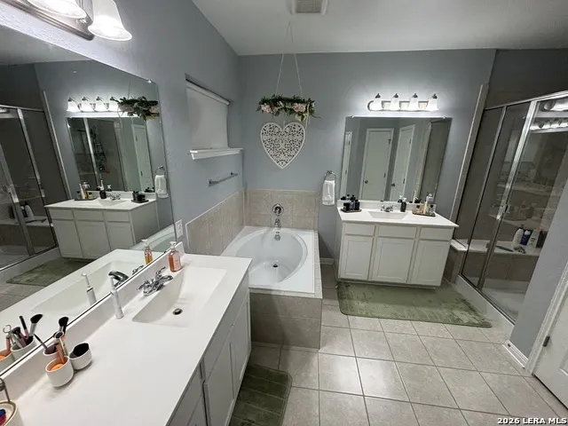 4913 Drovers St Hedwig, TX 78152