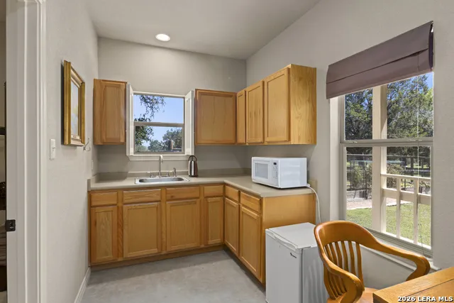 255 DOVE VALLEY DR Center Point, TX 78010