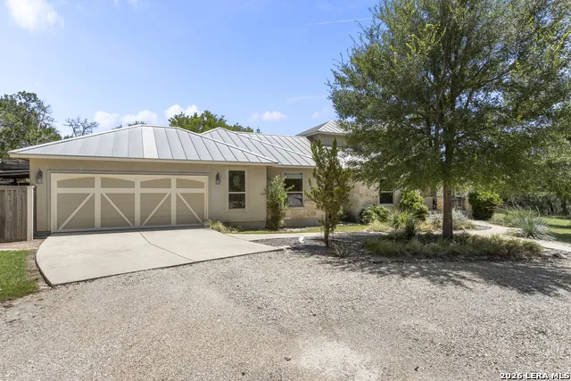 255 DOVE VALLEY DR Center Point, TX 78010