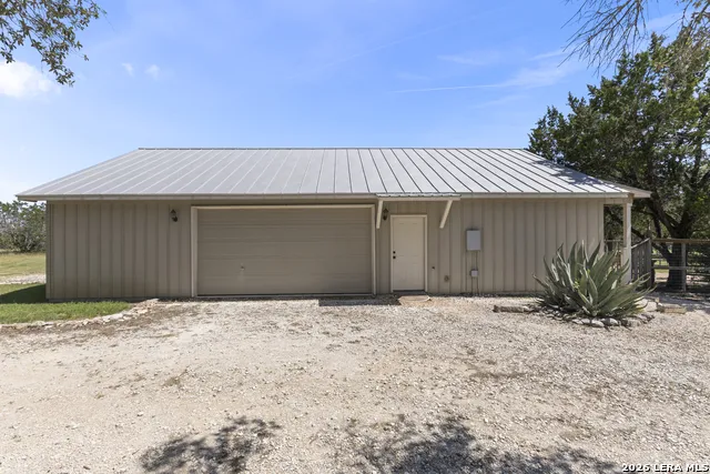 255 DOVE VALLEY DR Center Point, TX 78010