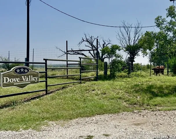 255 DOVE VALLEY DR Center Point, TX 78010