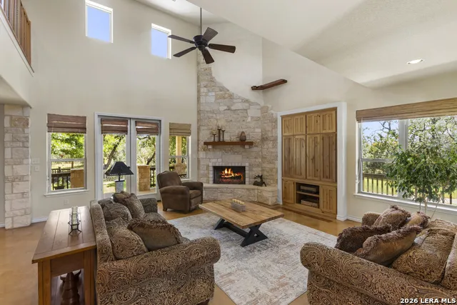 255 DOVE VALLEY DR Center Point, TX 78010