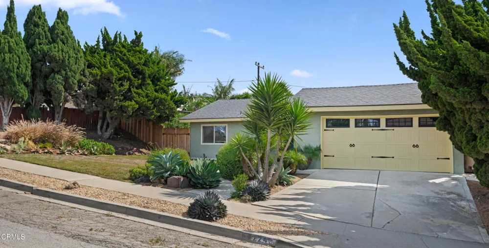 2240 Crestmont Drive Ventura, CA 93003