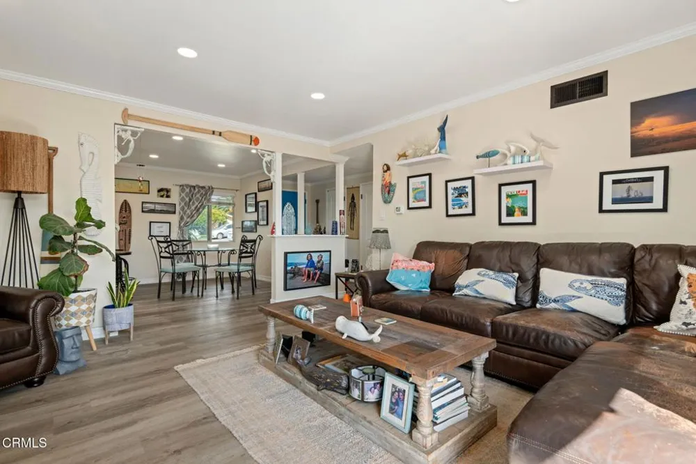 2240 Crestmont Drive Ventura, CA 93003
