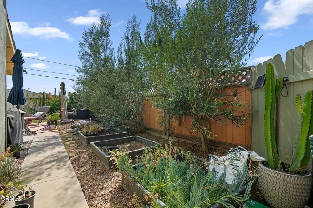 2240 Crestmont Drive Ventura, CA 93003
