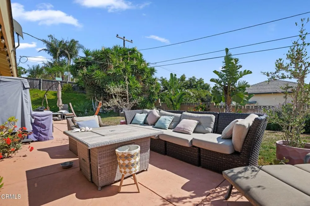 2240 Crestmont Drive Ventura, CA 93003