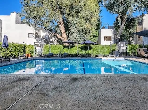 18411 Hatteras #114 Tarzana, CA 91356