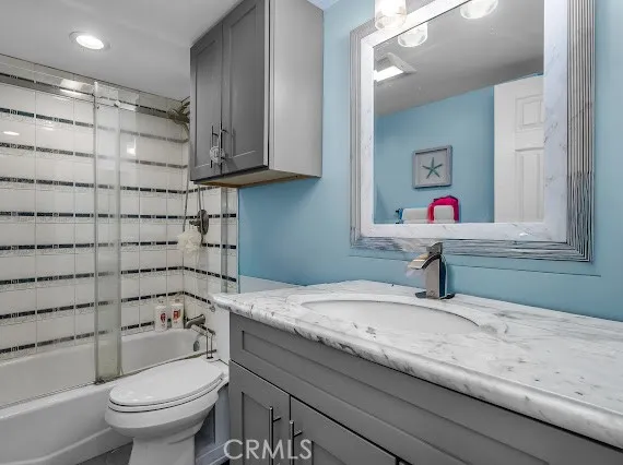 18411 Hatteras #114 Tarzana, CA 91356