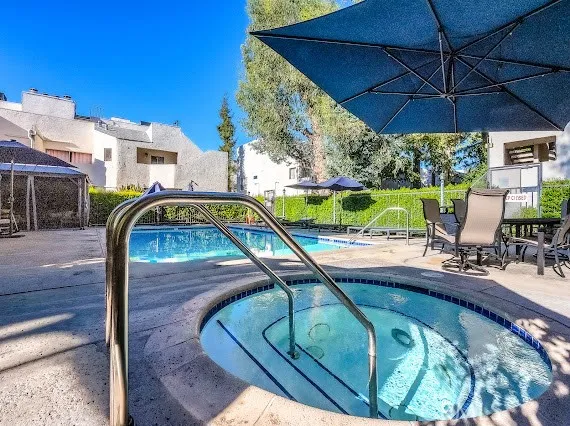 18411 Hatteras #114 Tarzana, CA 91356