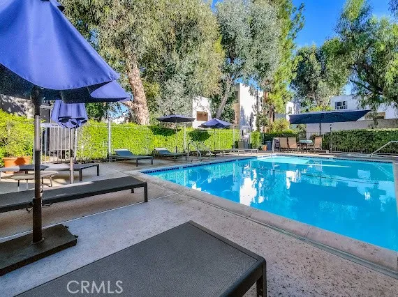 18411 Hatteras #114 Tarzana, CA 91356