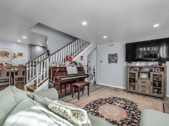 18411 Hatteras #114 Tarzana, CA 91356
