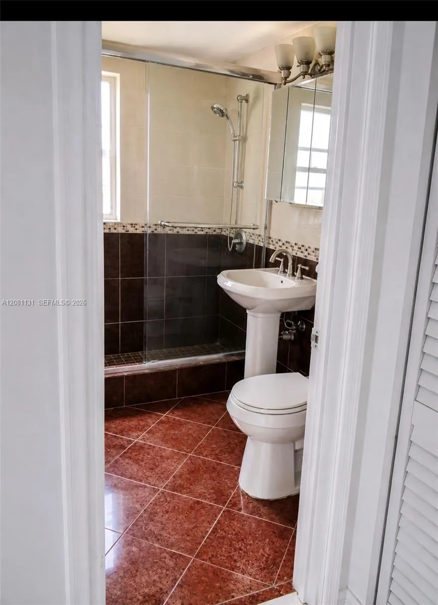 1220 E 10th Ave Hialeah, FL 33010