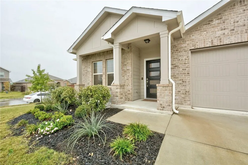 15400 Summer Ray Drive Del Valle, TX 78617
