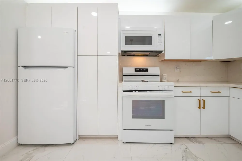 300 S Hollybrook Dr #310 Pembroke Pines, FL 33025