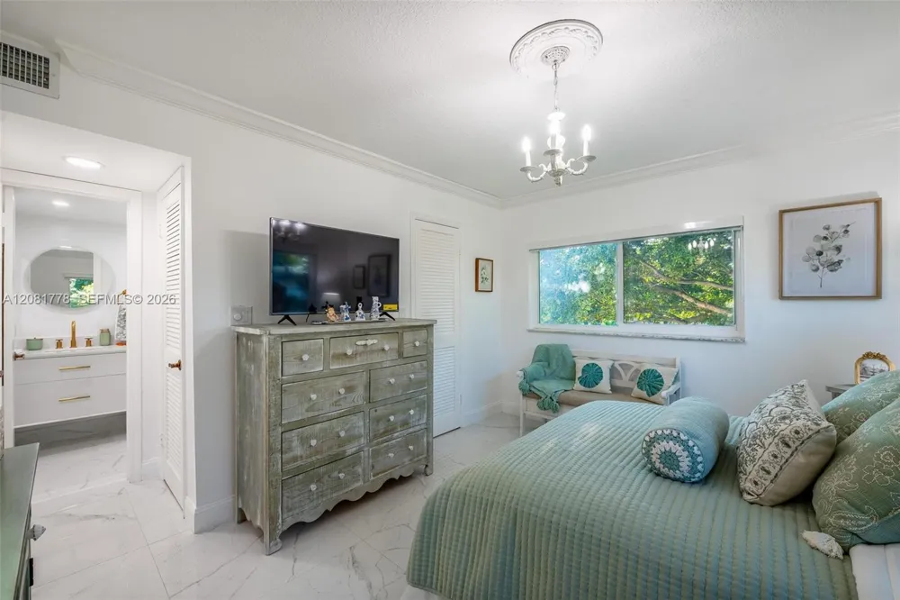 300 S Hollybrook Dr #310 Pembroke Pines, FL 33025