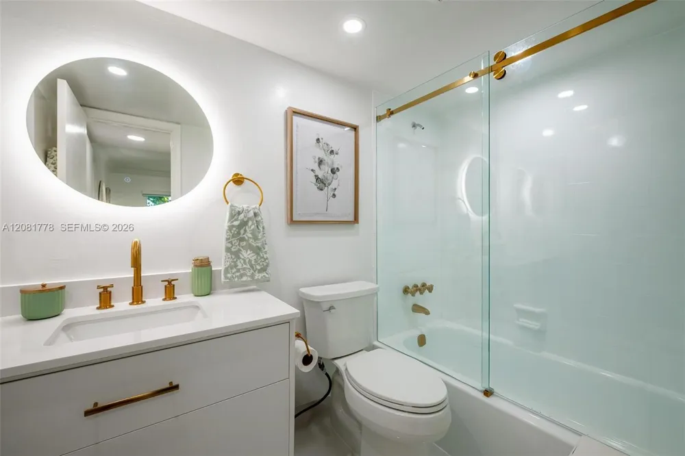 300 S Hollybrook Dr #310 Pembroke Pines, FL 33025