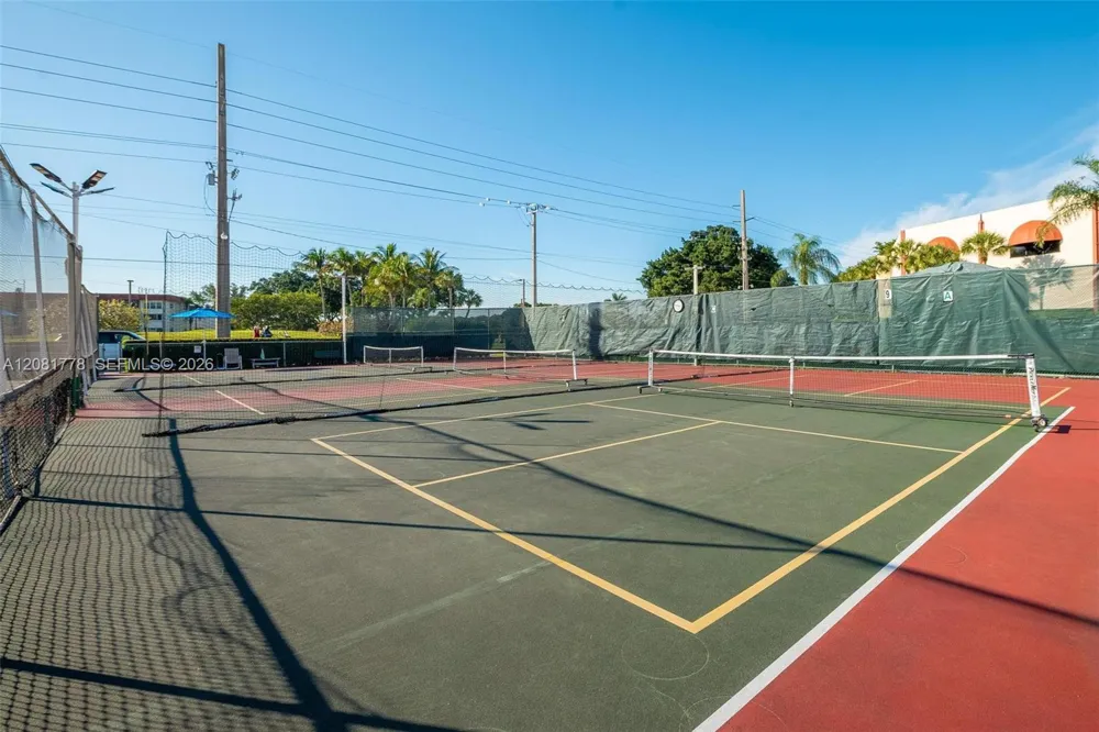 300 S Hollybrook Dr #310 Pembroke Pines, FL 33025