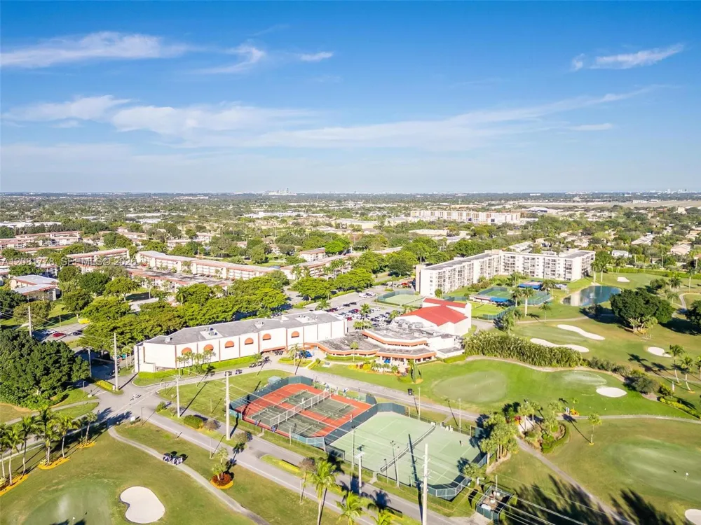 300 S Hollybrook Dr #310 Pembroke Pines, FL 33025