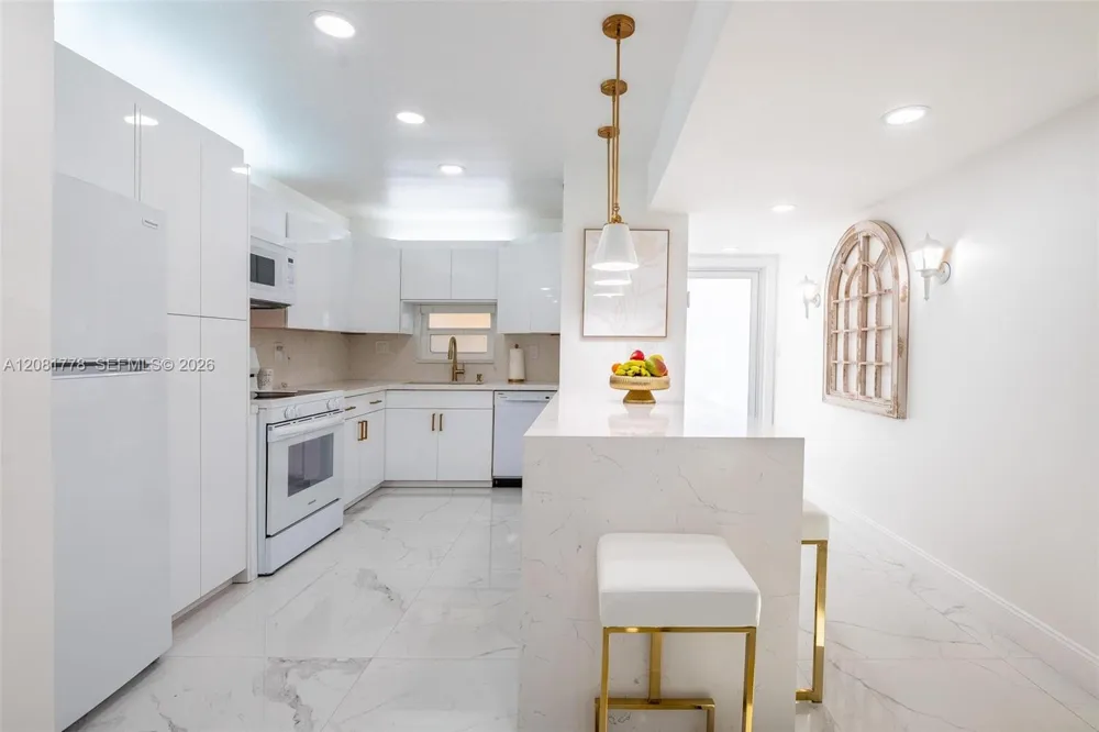 300 S Hollybrook Dr #310 Pembroke Pines, FL 33025