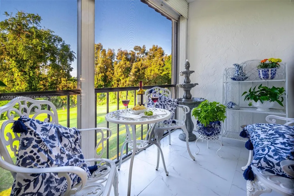 300 S Hollybrook Dr #310 Pembroke Pines, FL 33025
