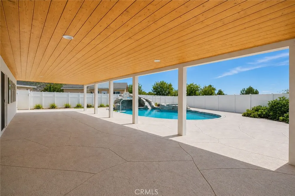 209 Southshore Lake Elsinore, CA 92530