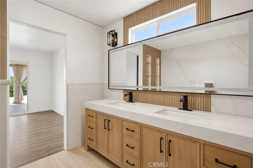 209 Southshore Lake Elsinore, CA 92530