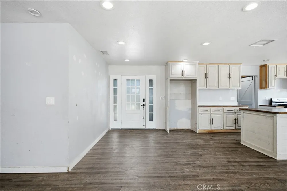 209 Southshore Lake Elsinore, CA 92530
