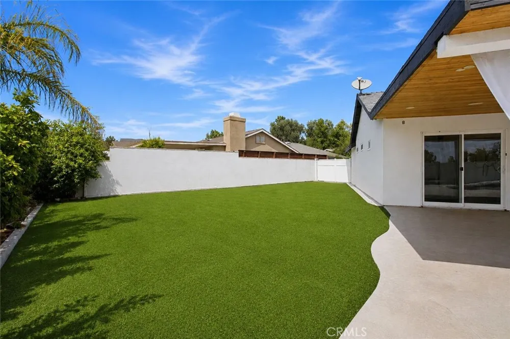 209 Southshore Lake Elsinore, CA 92530