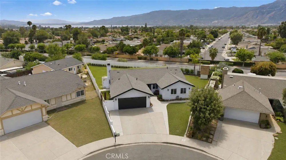 209 Southshore Lake Elsinore, CA 92530